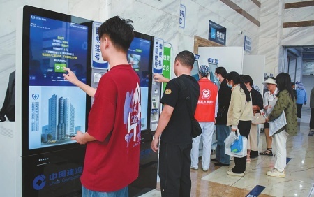 信息化建设助力群众看病更便捷。